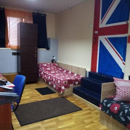 Нау Гостиница Kiev Ngoại thất bức ảnh