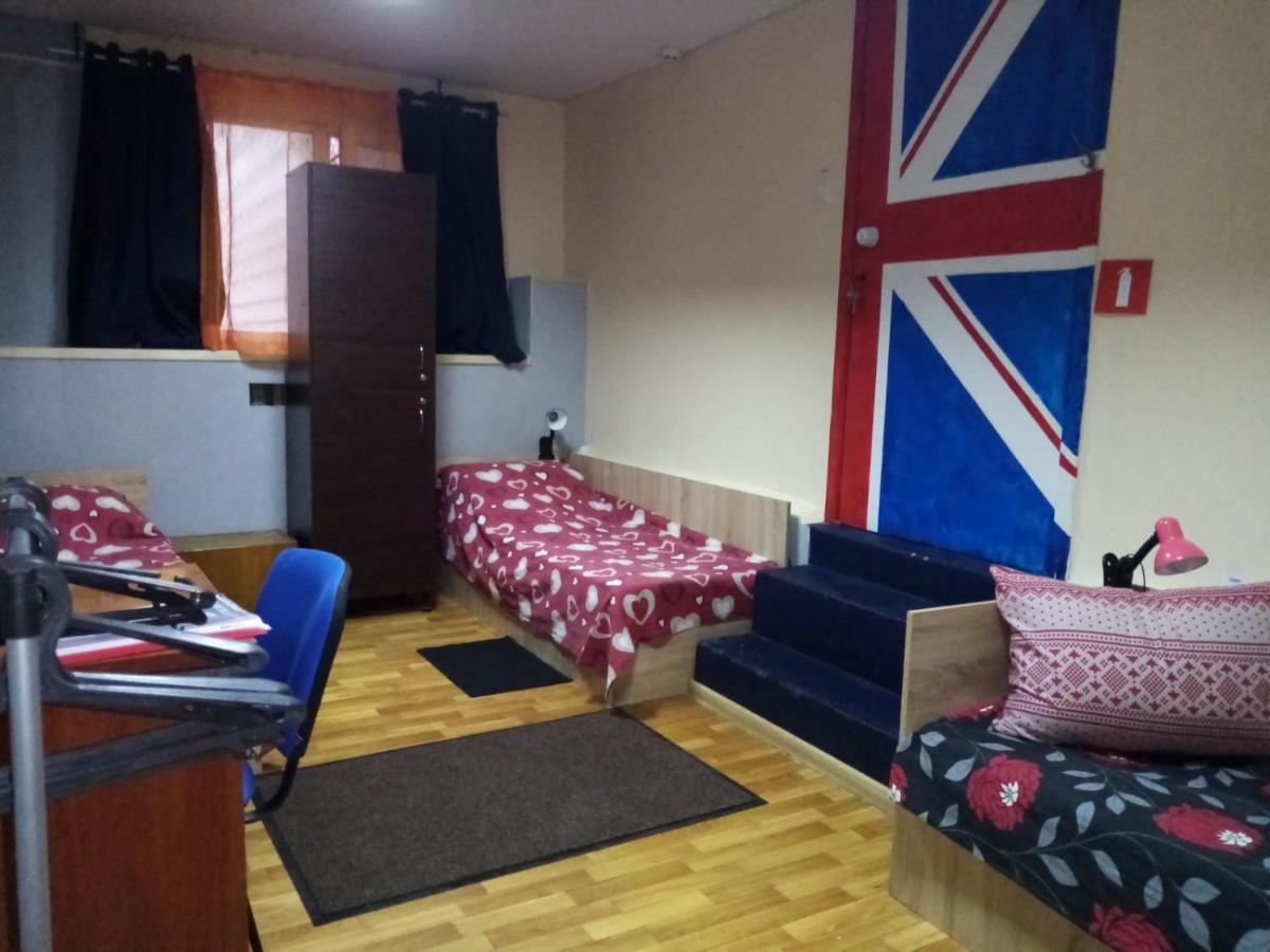 Нау Гостиница Kiev Ngoại thất bức ảnh